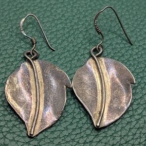 🌿 Vintage Sterling Silver Artisan Leaf Dangle Earrings ✨
